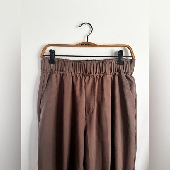 VARLEY | Enzo snap button cuff pant in taupe | size large - Picture 7 of 8